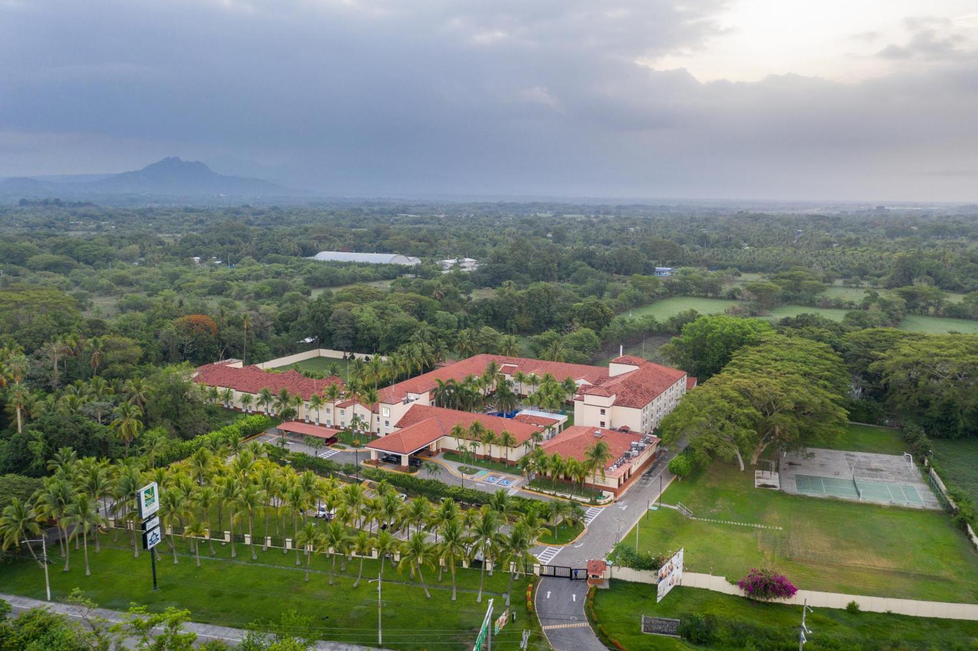 Quality Hotel Real Aeropuerto San Salvador San Luis Dış mekan fotoğraf
